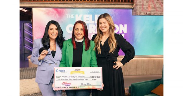 PILOT PEN’S NEWEST $100,000 G2 OVERACHIEVERS GRANT WINNER ANNOUNCED ON “THE KELLY CLARKSON SHOW”